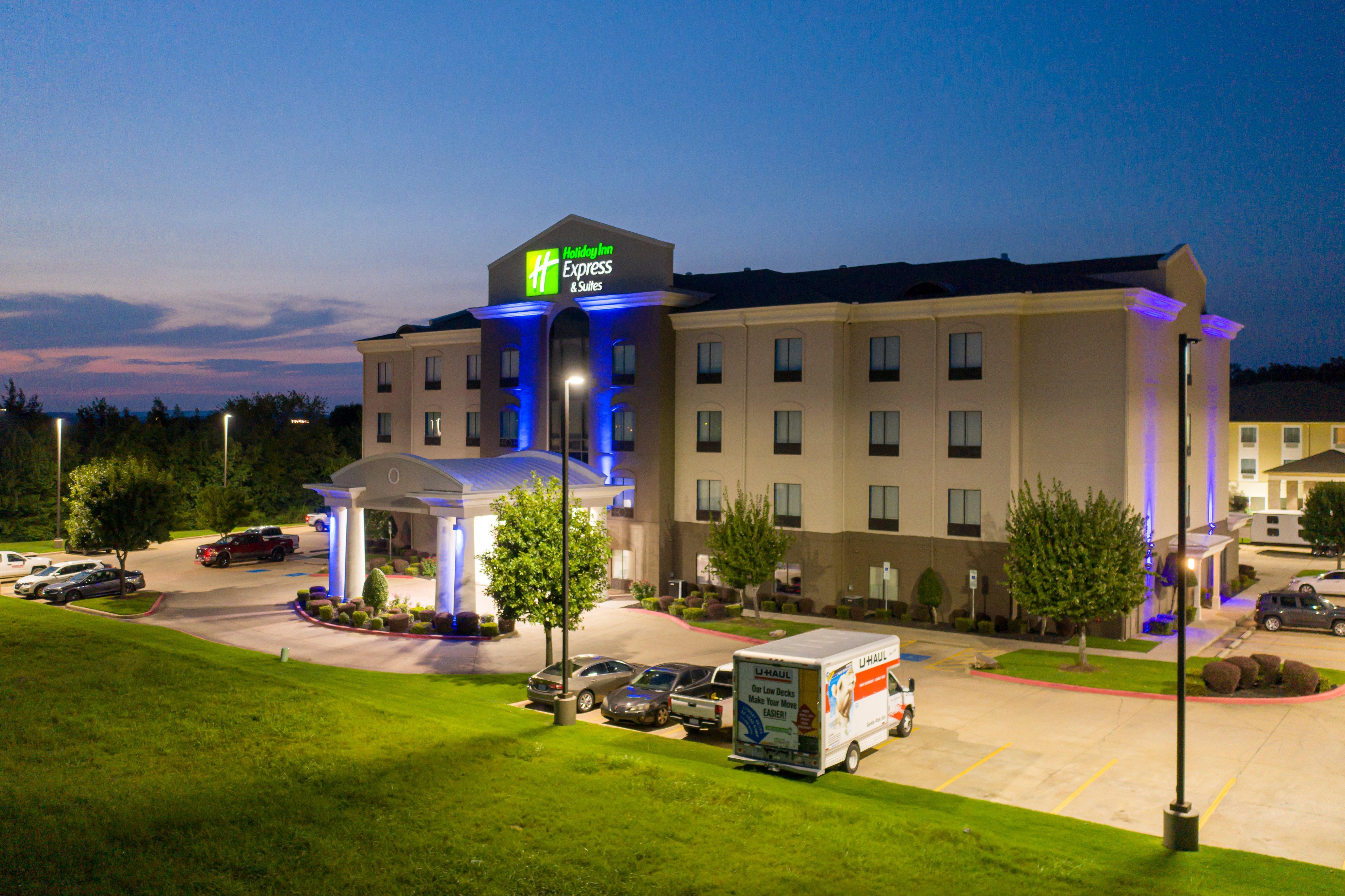 Holiday Inn Express & Suites Van Buren-Fort Smith Area, An Ihg Hotel Exterior photo